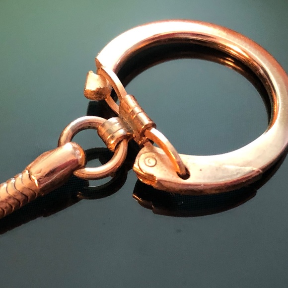 3/$32 VTG 70s Gold Tone/Black Praying Hands Serenity Prayer Religious Key Fob - Picture 4 of 9